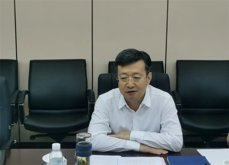 深化相助、、共创绚烂！！何清华带队造访中土集团