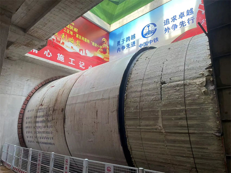 首战华东市。。！中铁鸿运国际杭德市域铁路工程地莫区间左线盾构机顺遂始发
