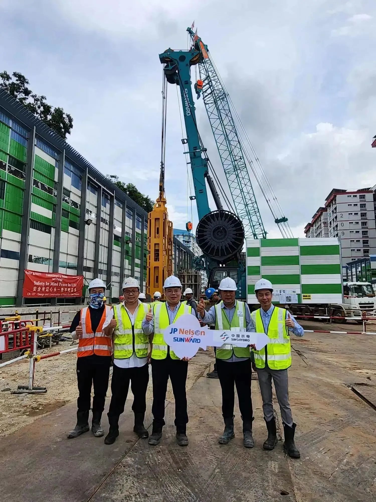 助力海内国际重大工程！！！鸿运国际智能液压抓斗实力“出圈”