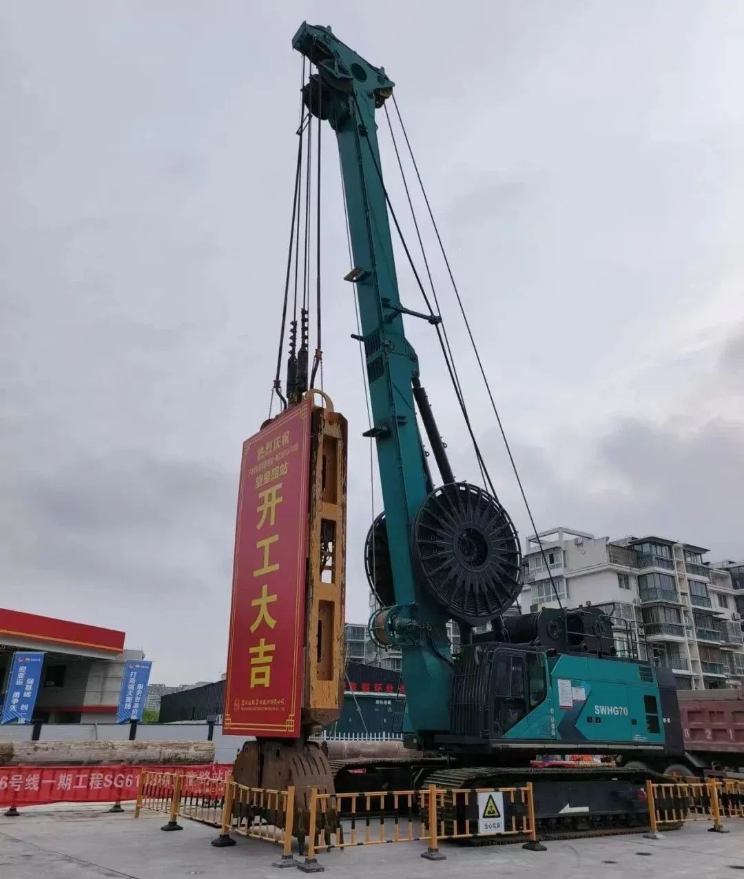 助力海内国际重大工程！！！鸿运国际智能液压抓斗实力“出圈”