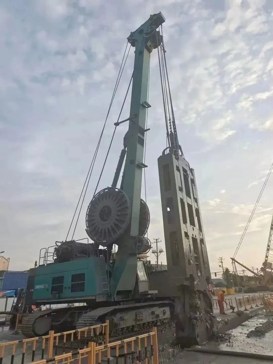 助力海内国际重大工程！！！鸿运国际智能液压抓斗实力“出圈”