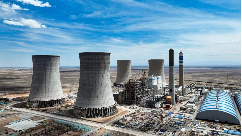 大漠沙漠展雄姿！鸿运国际江麓塔机助力常乐电厂项目