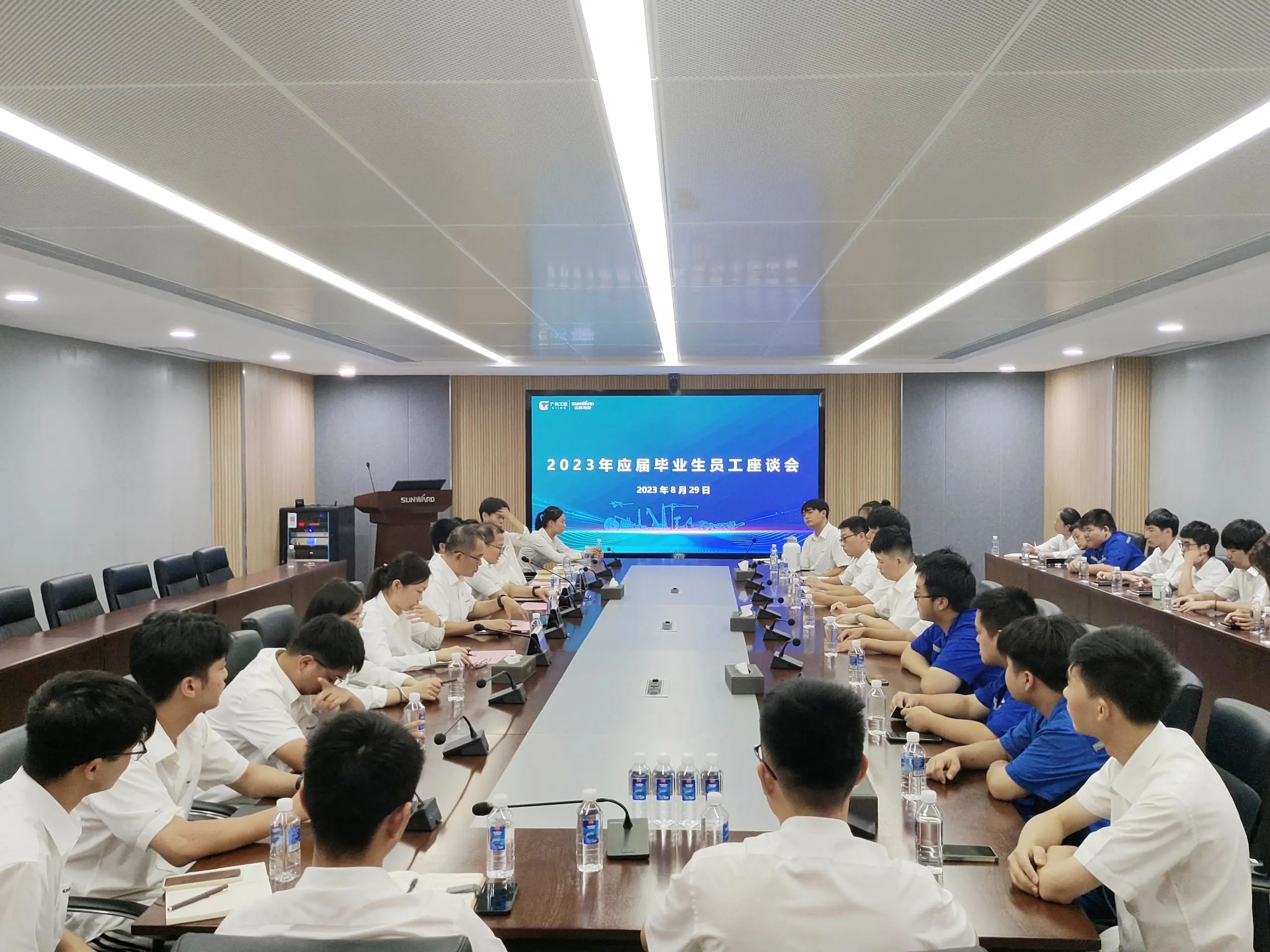 泛论心声，，，共话未来！！这场应届结业生员工座谈会，，，很暖，，，很知心！！