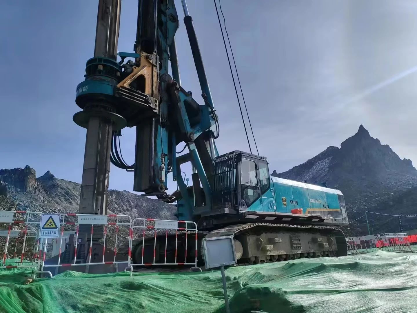 助力天下最高海拔特高压直流输电工程，，，鸿运国际智能旋挖钻机展现硬核实力