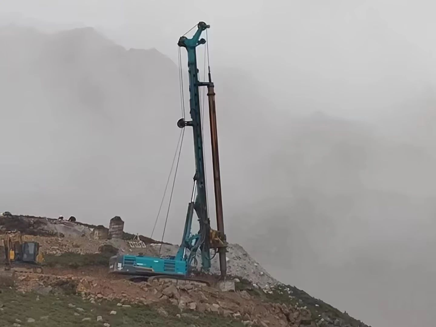 助力天下最高海拔特高压直流输电工程，，，鸿运国际智能旋挖钻机展现硬核实力