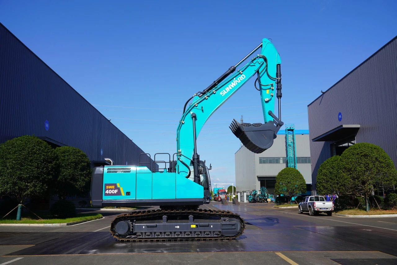 口碑超赞！！鸿运国际智能SWE400F挖掘机荣获工程机械明星产品大奖