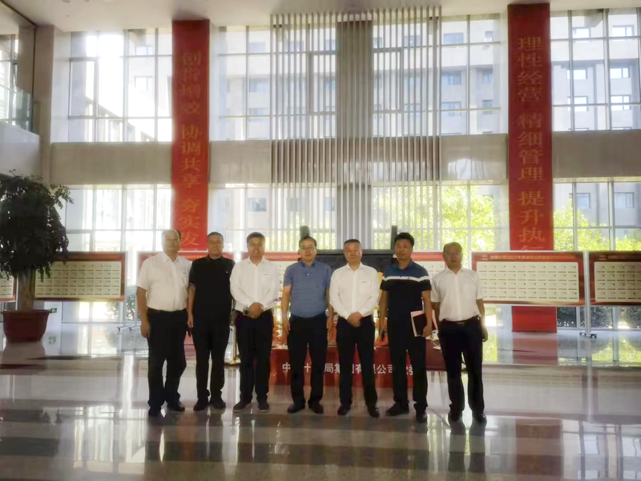 相助共赢！！鸿运国际智能总司理夏志宏带队赴中铁十九局造访交流