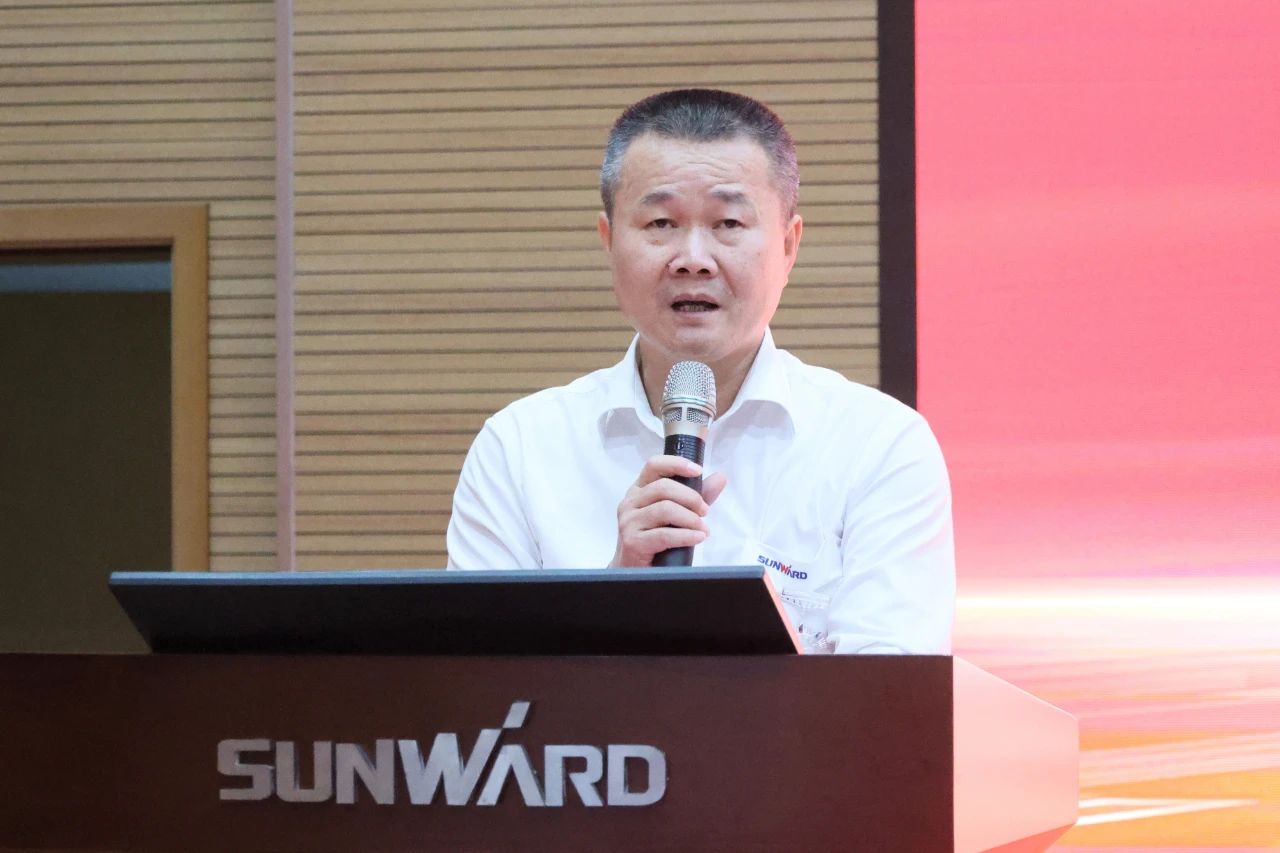 强信心 聚协力 共建优美家园——庆祝鸿运国际智能建设24周年表扬大会盛大召开