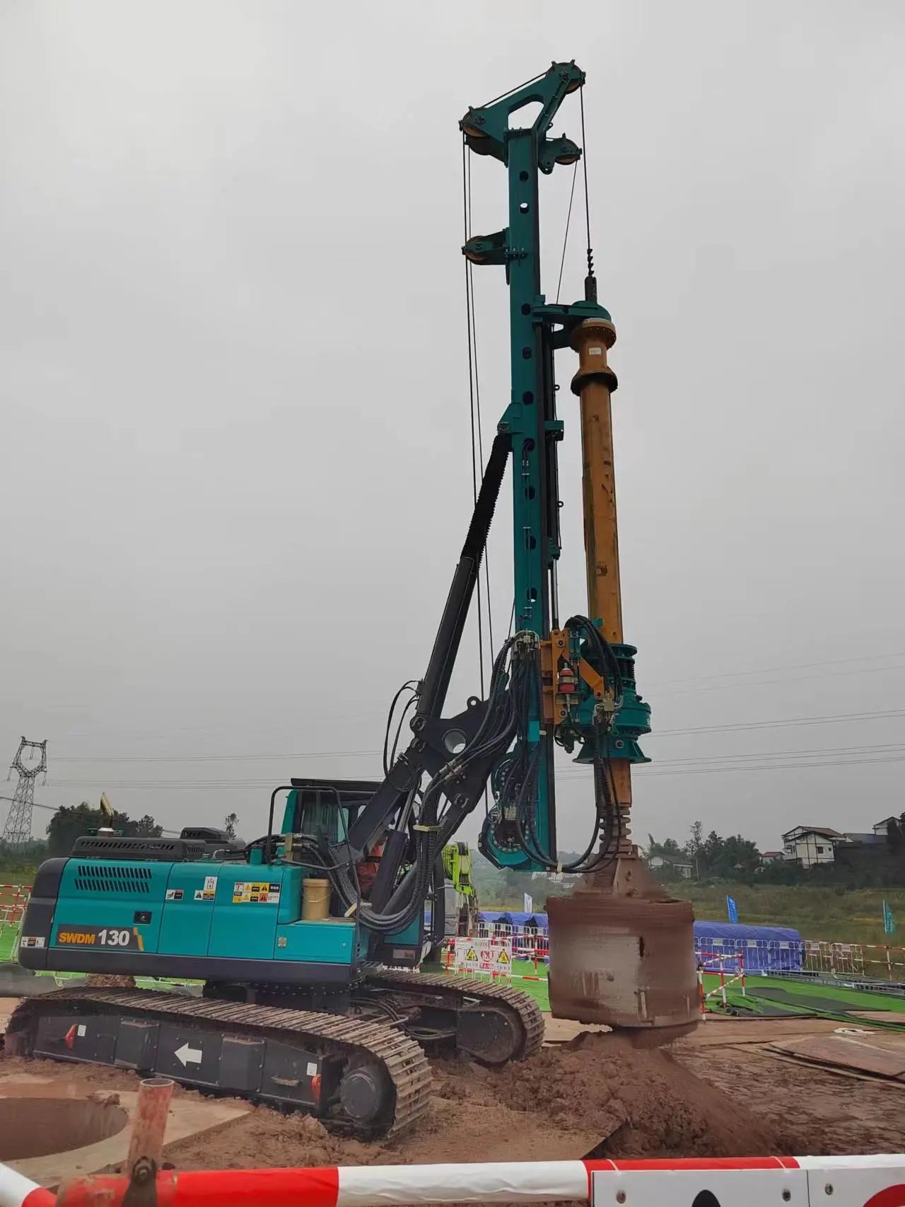 “强将”出击！！！鸿运国际智能旋挖钻机助力哈密送重庆特高压工程