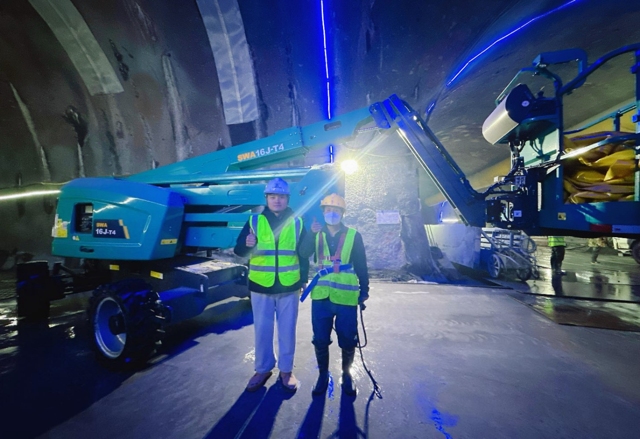 不惧高海拔挑战！鸿运国际智能高空机械实力助建川藏铁路