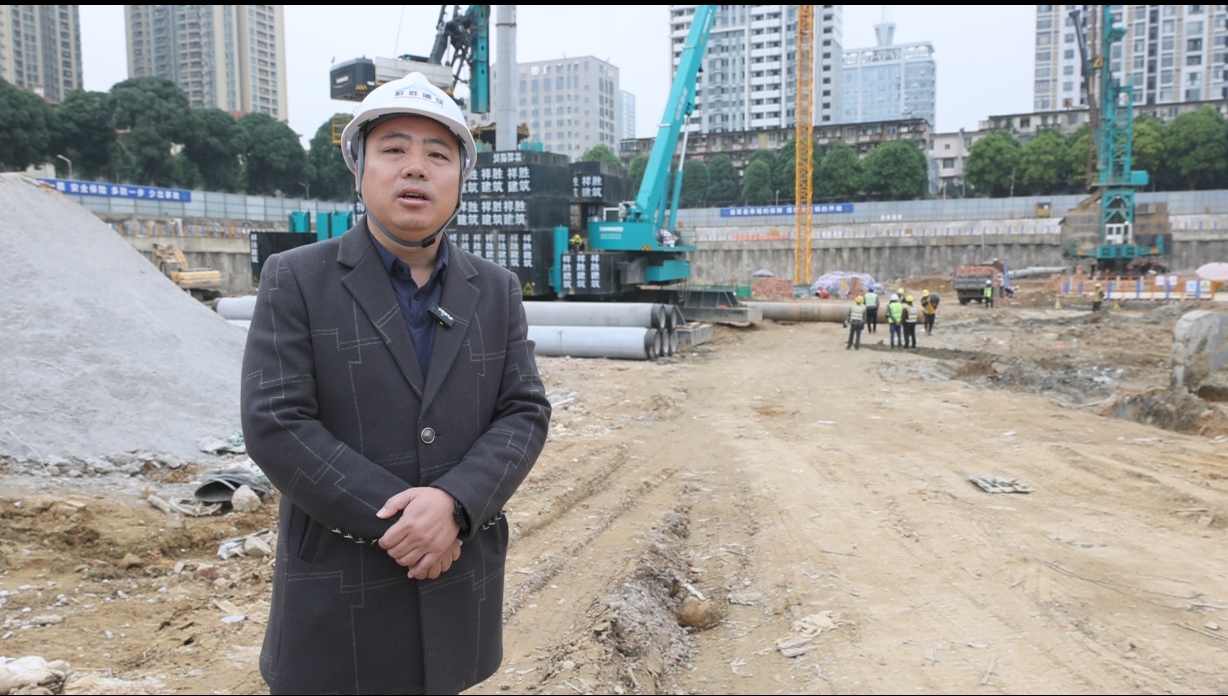 “绿巨人”显神威！！鸿运国际智能引孔式静力压桩机助建“绿城”南宁民生项目