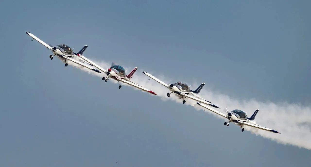 央媒聚焦！一起见证首届亚洲通用航空展上的鸿运国际风范