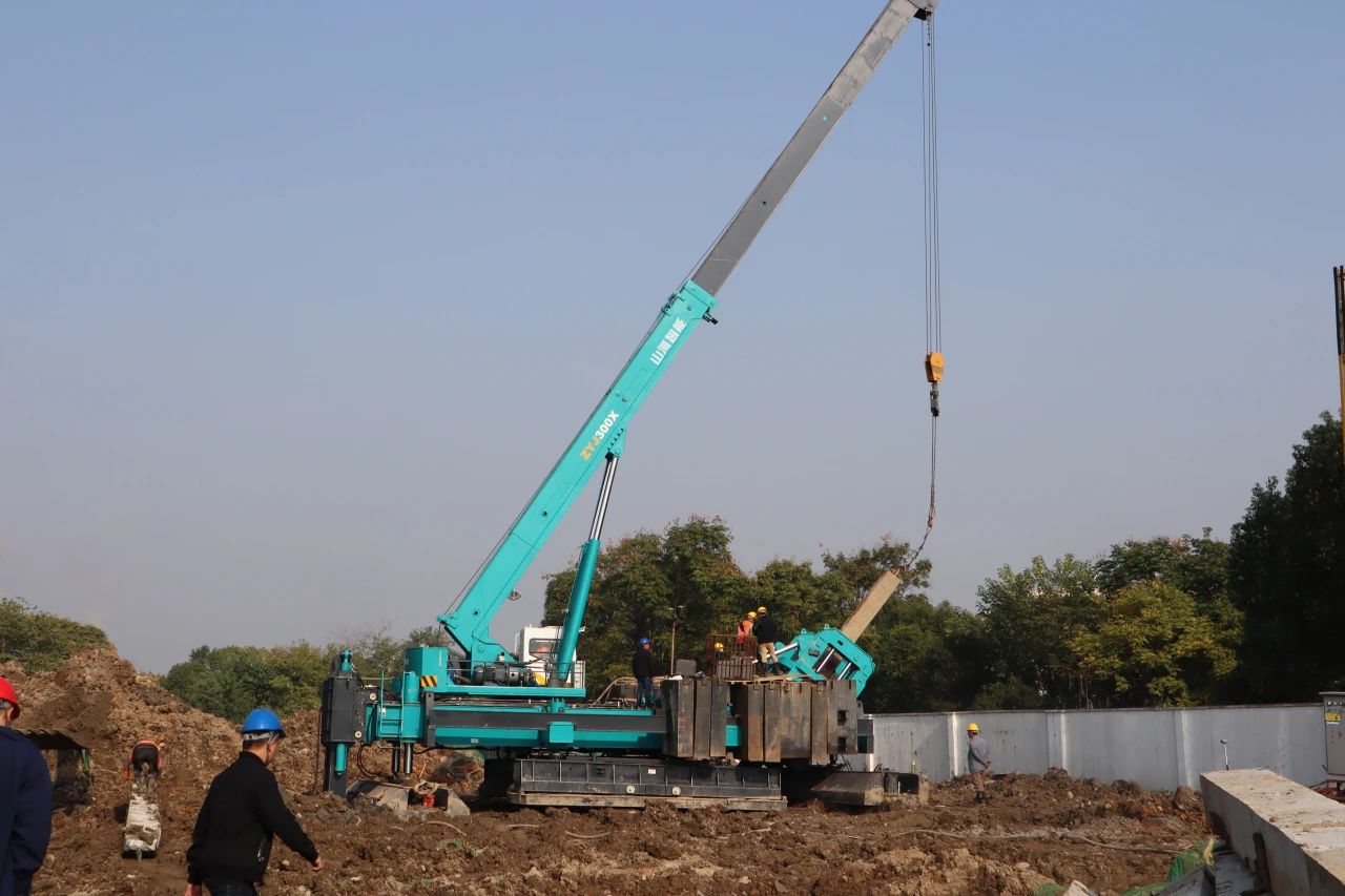 “鸿运国际绿”闪灼西子湖畔！鸿运国际智能ZYJ300X斜桩压桩机强势来袭