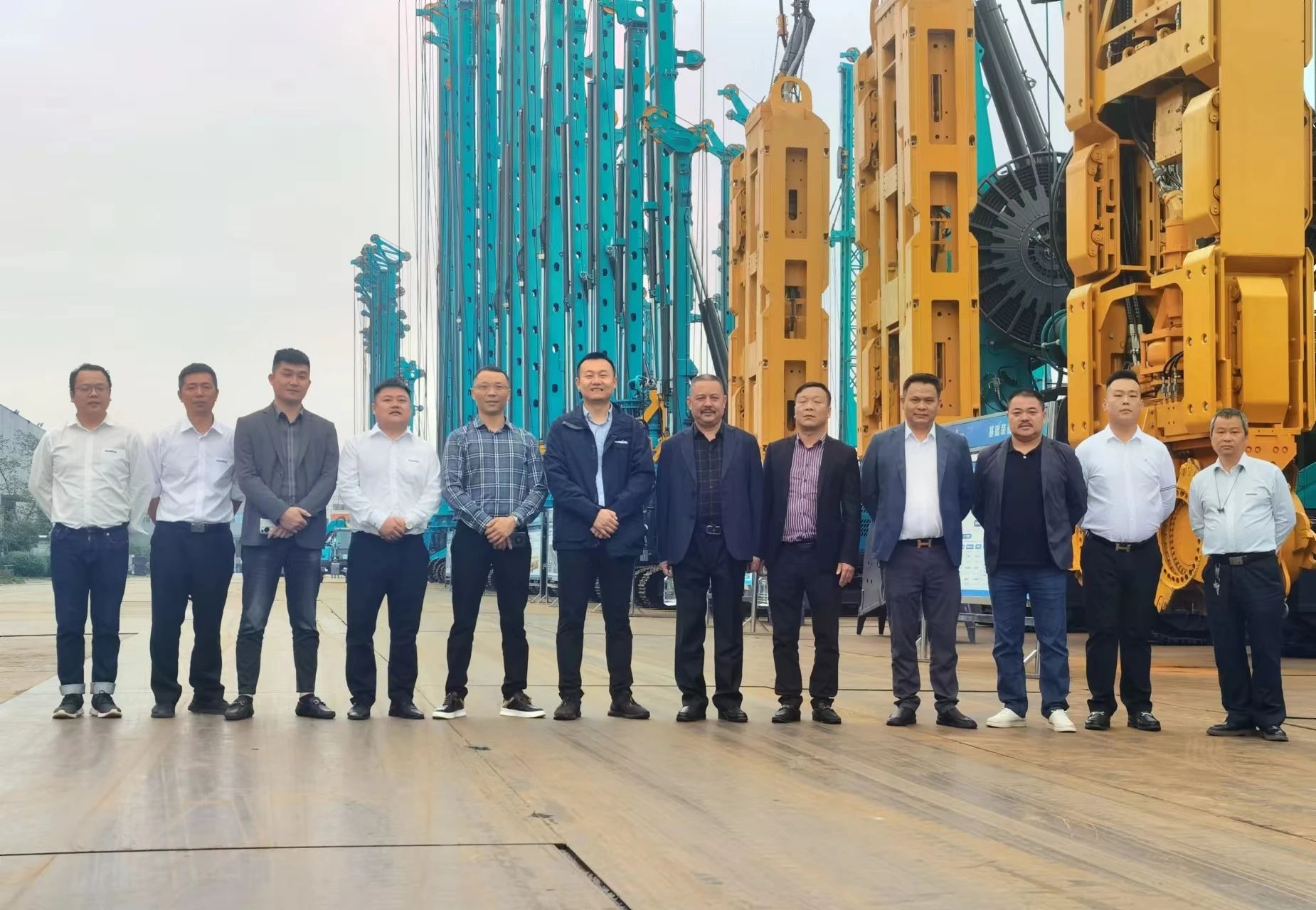 行业严冬现暖阳！现场签购20台旋挖钻机，鸿运国际智能携手湖南骏牛助力国家电网项目建设