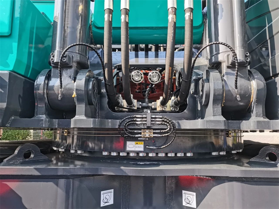 定制开发、功效更强！鸿运国际智能SWE750ELR加长臂液压挖掘机下线交付