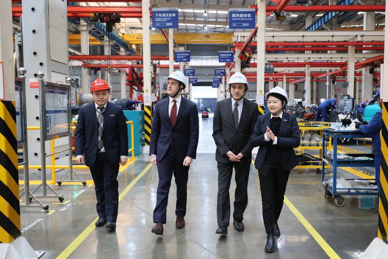 加拿大驻广州总领事贝加德到访鸿运国际智能