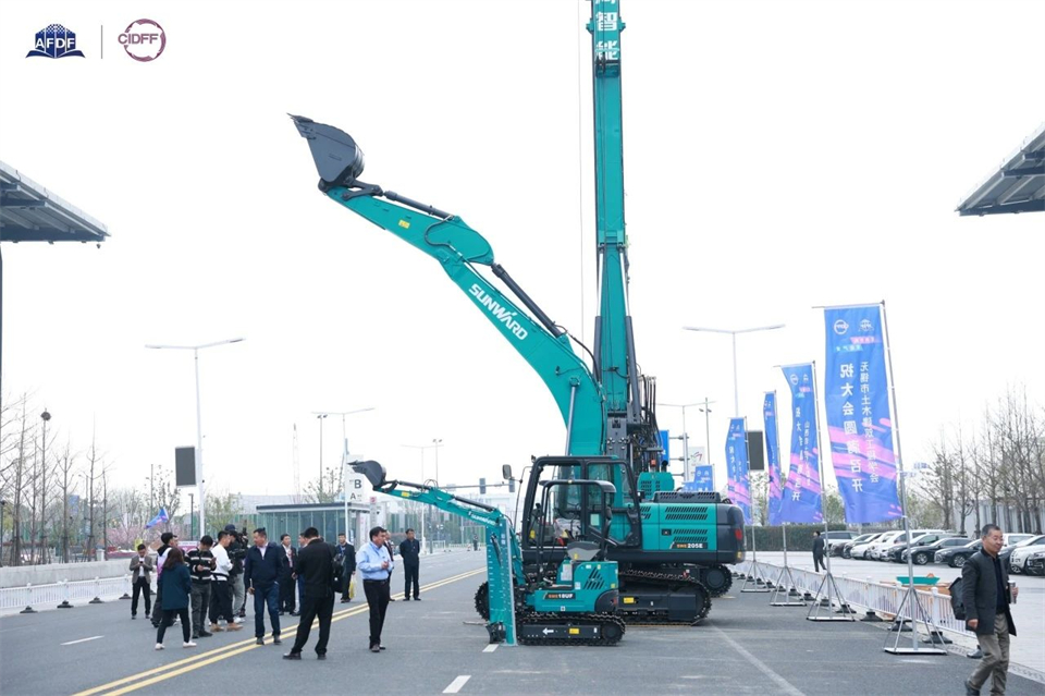 坚持立异，，，赋能工业！鸿运国际智能出席第十三届深基础工程生长论坛