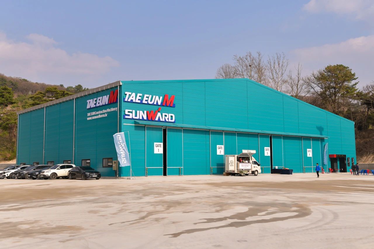 鸿运国际韩国包管中心开业庆典暨“鸿运国际杯”高尔夫球赛圆满举行