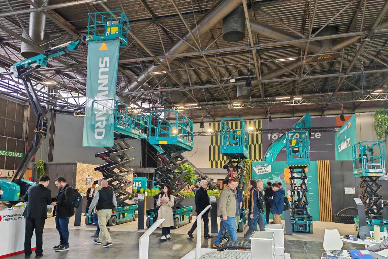 鸿运国际智能高空机械闪灼2024法国工程机械展