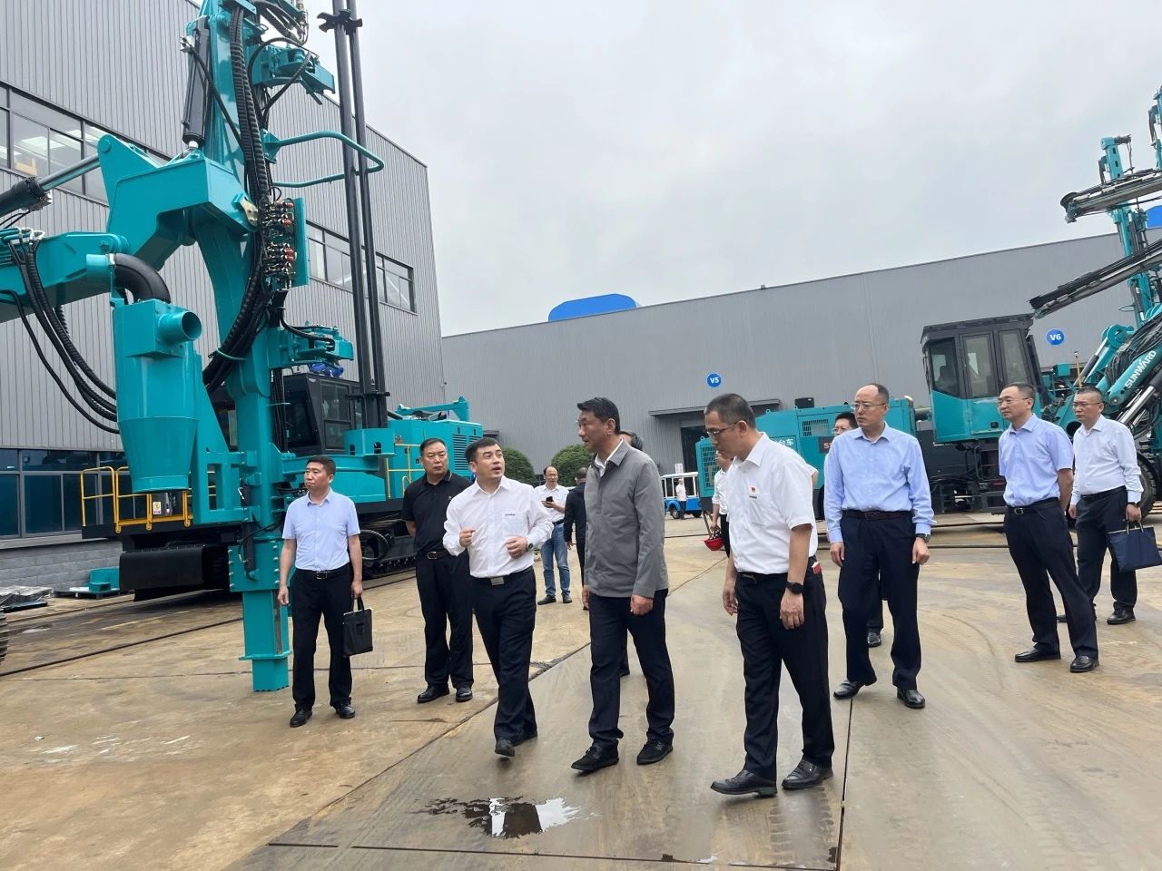 中煤平朔党委书记、董事长陈建一行调研鸿运国际智能