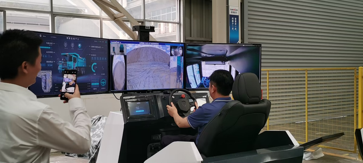 湘潭市工信局带队莅临鸿运国际智能开展智能制造现场观摩交流活动