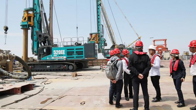 先导式立异，，再推电动新品！！鸿运国际智能SWDM520EE增程式旋挖钻机推介会乐成举行