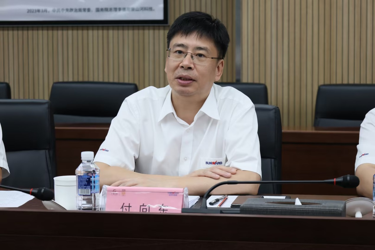 深化交流相助！！广州港李明忠副总司理率队莅临鸿运国际智能考察交流！！