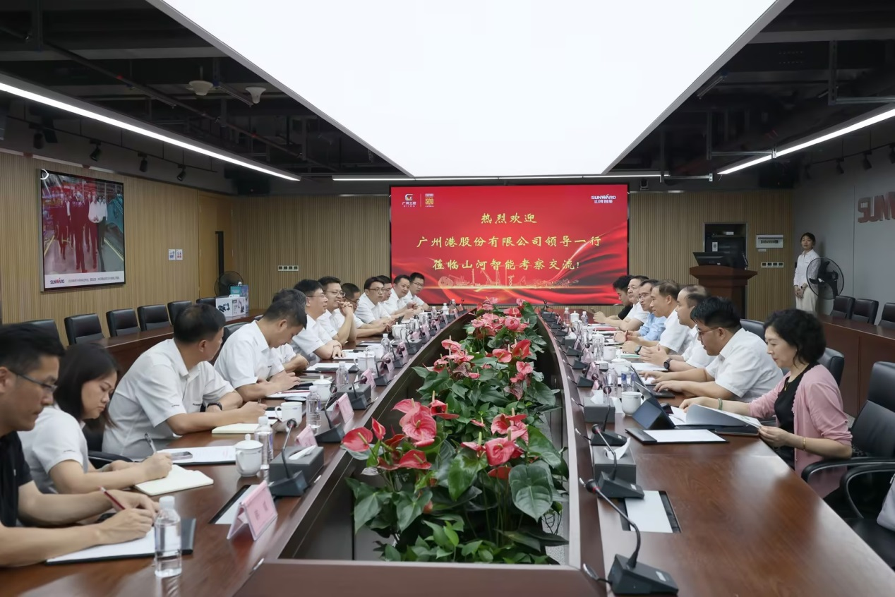 深化交流相助！！广州港李明忠副总司理率队莅临鸿运国际智能考察交流！！