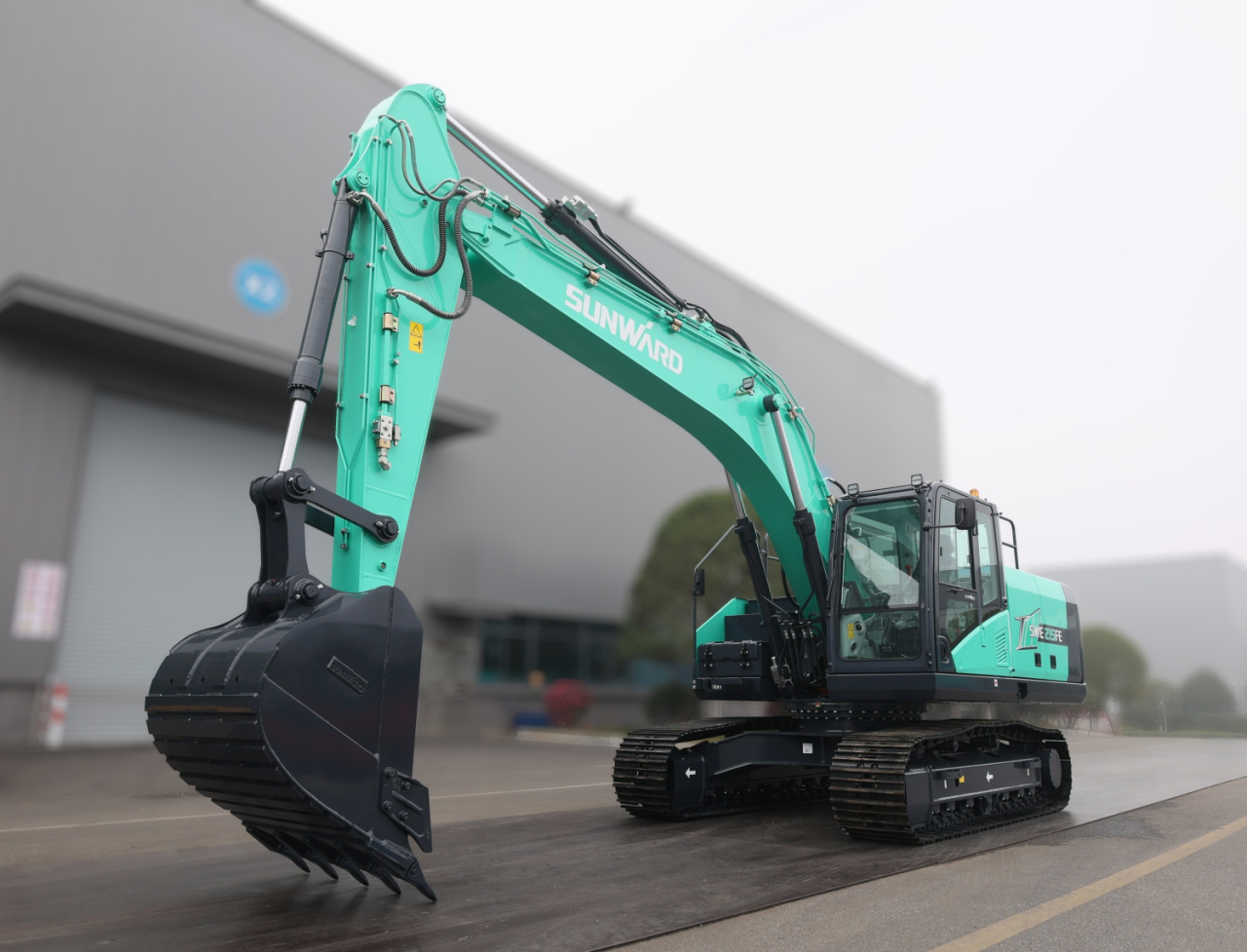 向新而行！鸿运国际智能电动挖掘机线上推介会乐成举行