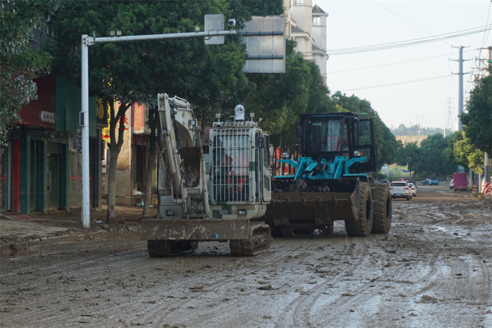 驰援湖南平江抗洪抢险，，共克时艰显继承