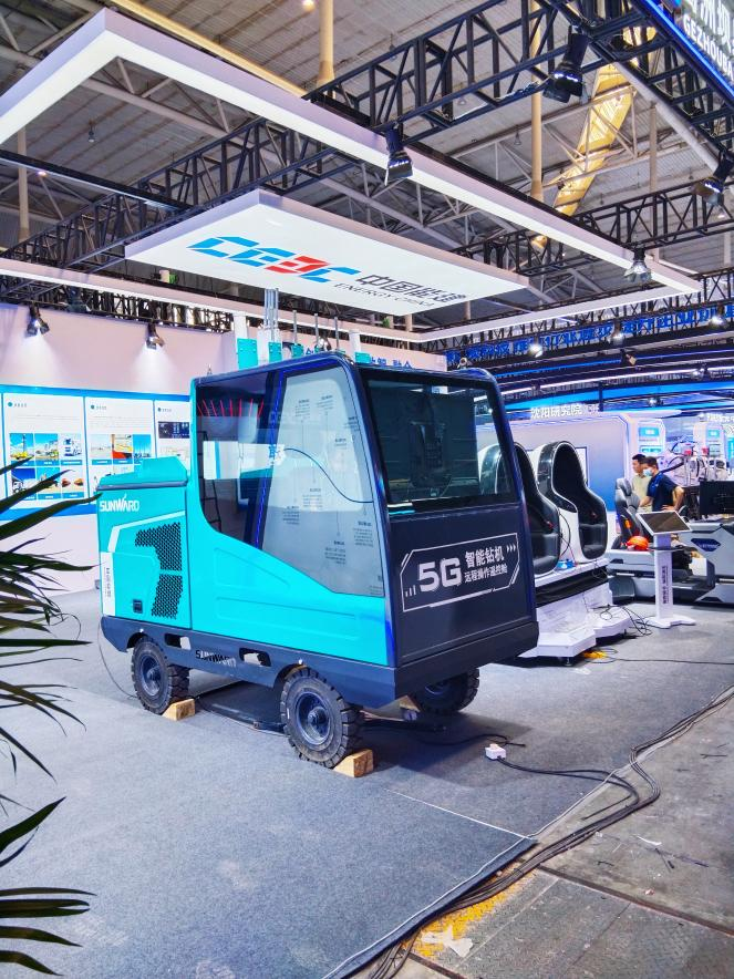 鸿运国际智能5G智能钻机亮相新疆矿博会