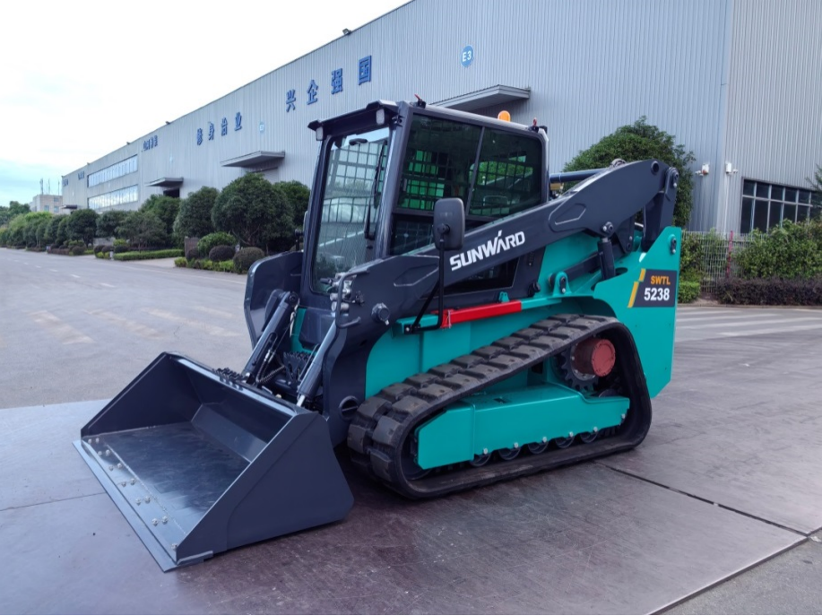 大马力、高性能、高设置！！您要的履带式滑移装载机下线啦！！