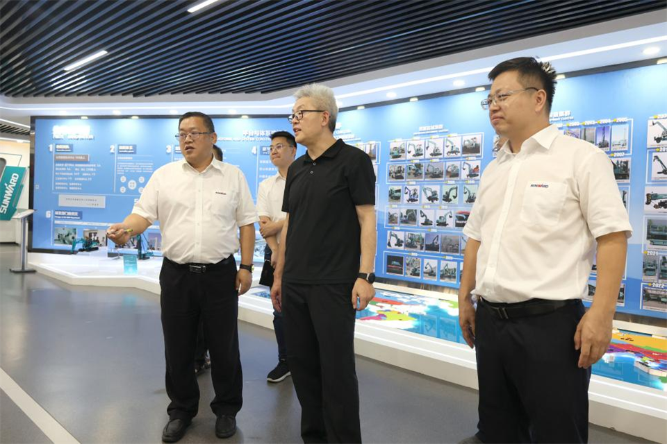 中国五矿工会主席、职工董事张晔到鸿运国际智能调研交流