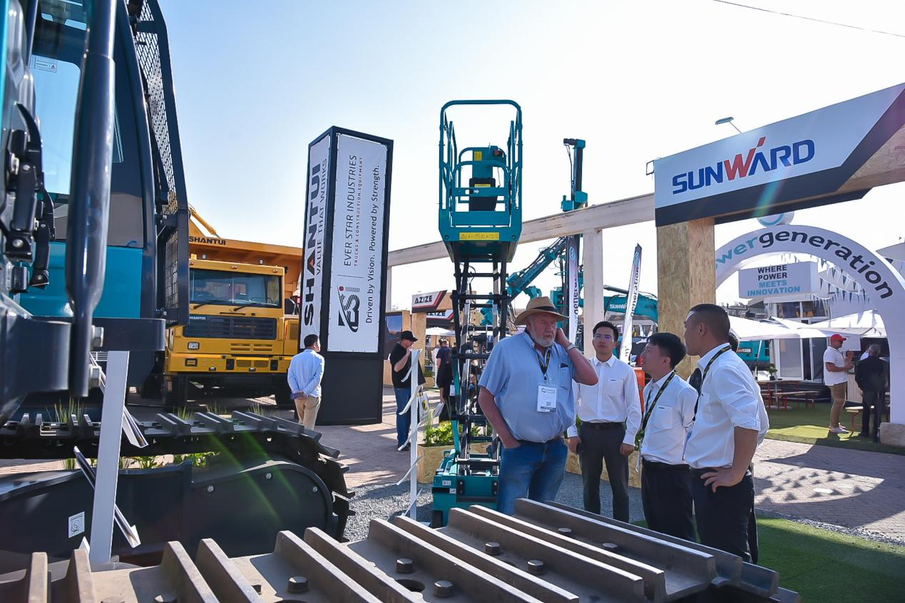 跨越山海，，重器远航！！鸿运国际智能亮相南非最大矿业展会