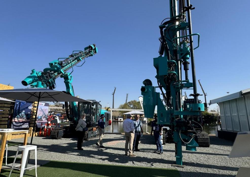 跨越山海，，重器远航！！鸿运国际智能亮相南非最大矿业展会