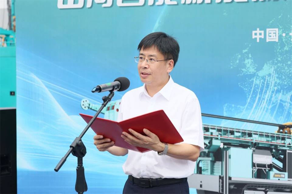 引领绿色科技新篇章！鸿运国际智能新能源钻机乐成交付
