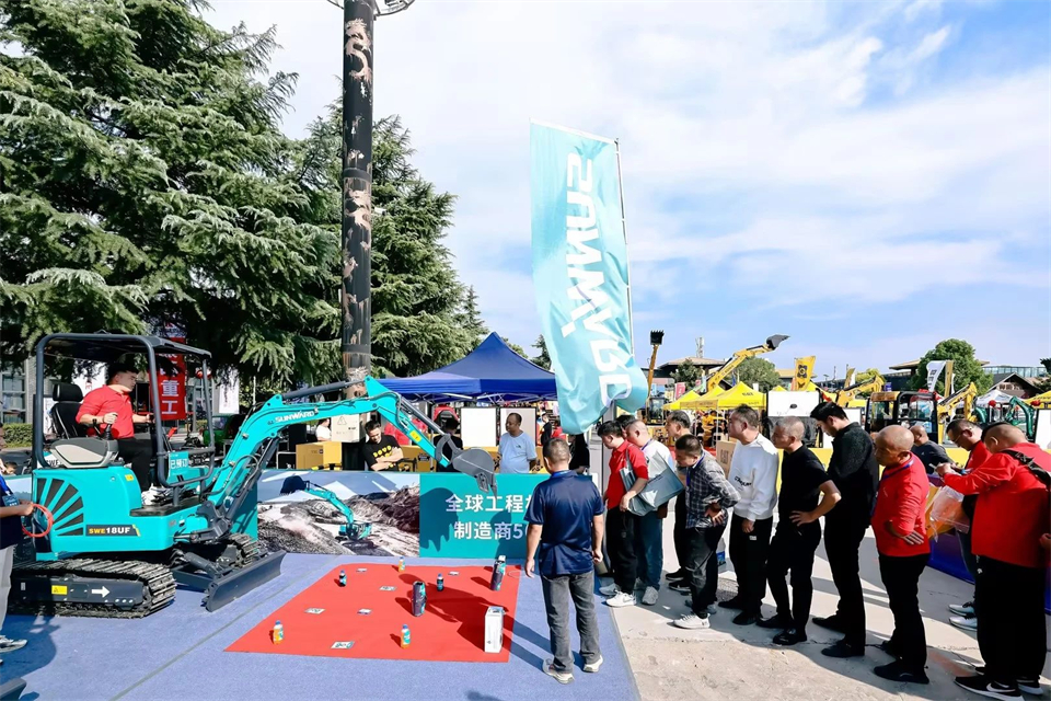 展现“掘”对实力！！！鸿运国际智能亮相2024微挖大会暨小型装备大会