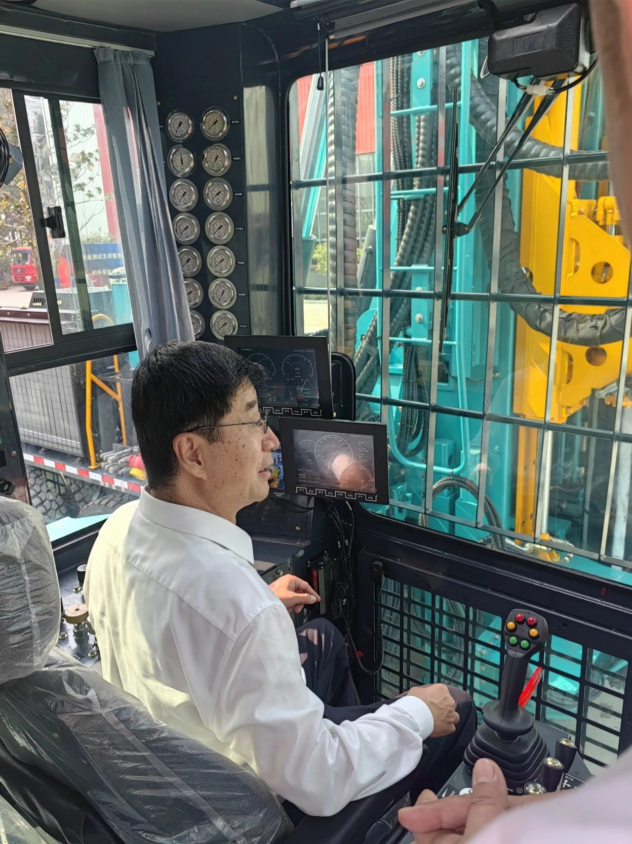 鸿运国际智能立异装备亮相天下矿山钻探（应抢救援）手艺竞赛