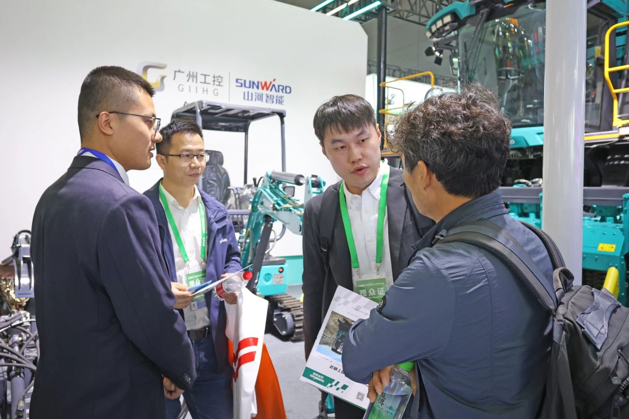 聚焦智能化、无人化！！！鸿运国际智能携多款产品亮相2024中国国际农业机械展