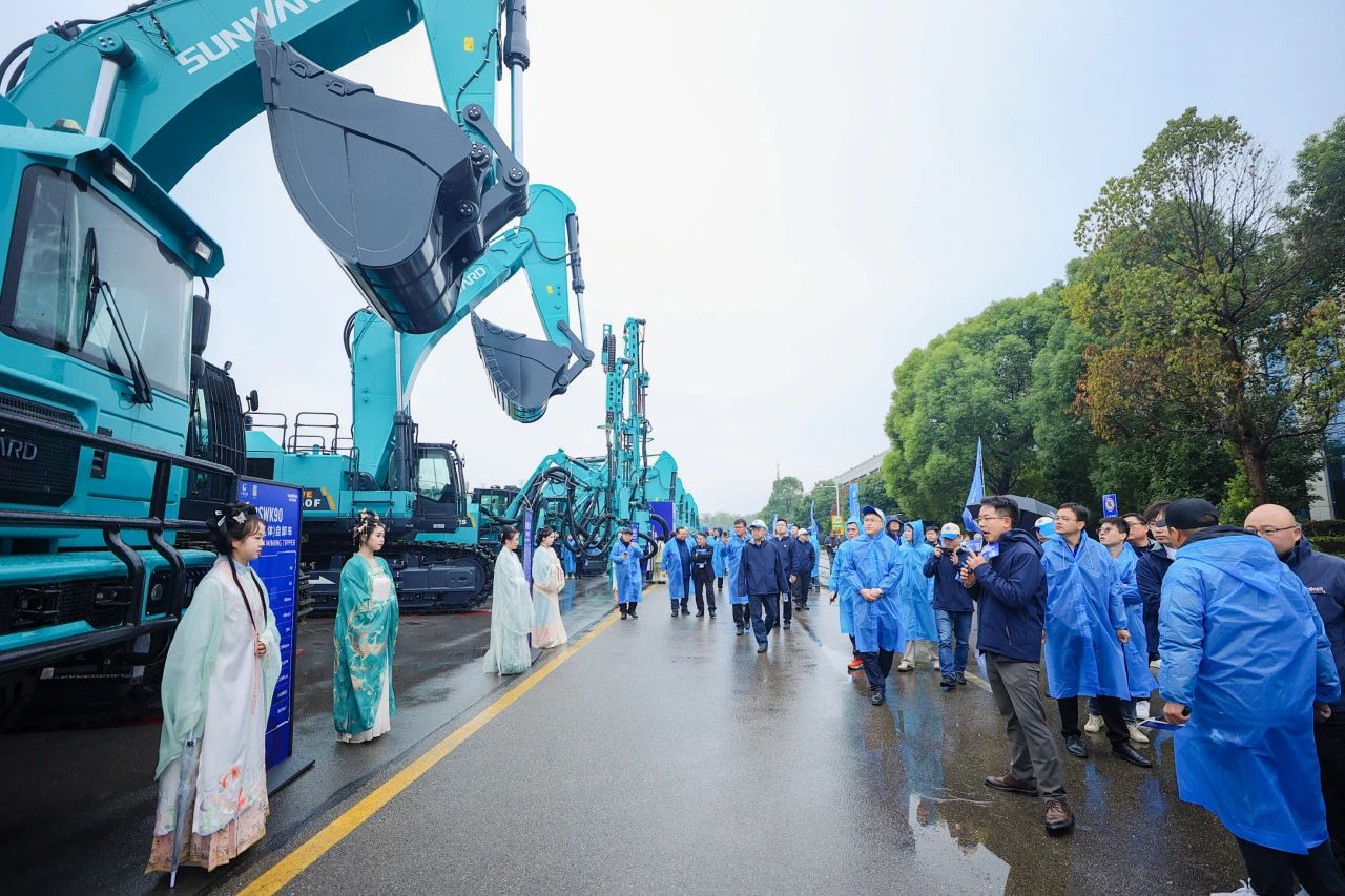 立异引领价值，，，理想成绩未来！！！鸿运国际智能25周年庆典暨全球客户节盛大举行