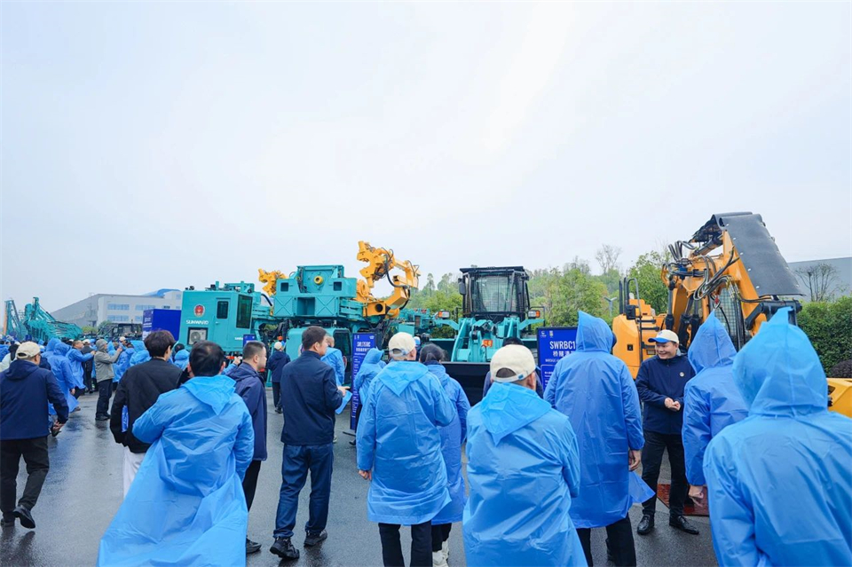 立异引领价值，，，理想成绩未来！！！鸿运国际智能25周年庆典暨全球客户节盛大举行