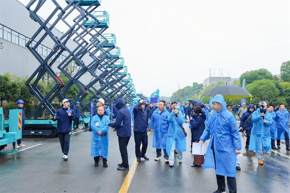 立异引领价值，，，理想成绩未来！！！鸿运国际智能25周年庆典暨全球客户节盛大举行