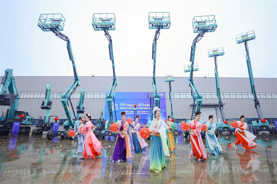 立异引领价值，，，理想成绩未来！！！鸿运国际智能25周年庆典暨全球客户节盛大举行