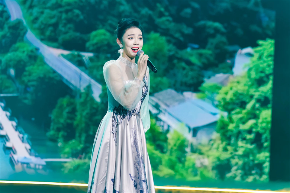 立异引领价值 理想成绩未来——庆祝鸿运国际智能建设25周年表扬大会暨文艺晚会盛大举行