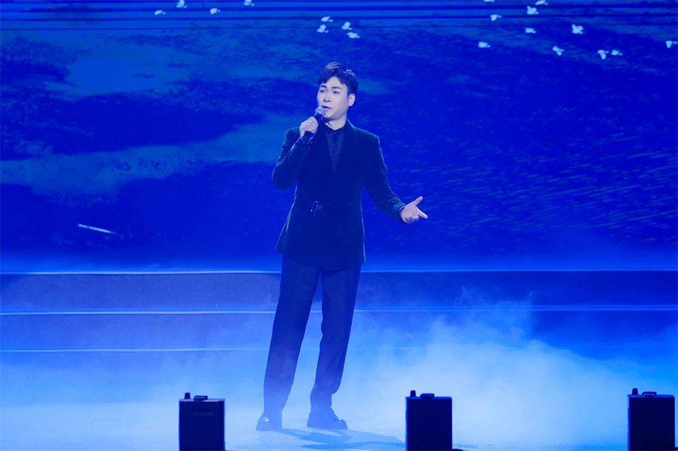 立异引领价值 理想成绩未来——庆祝鸿运国际智能建设25周年表扬大会暨文艺晚会盛大举行