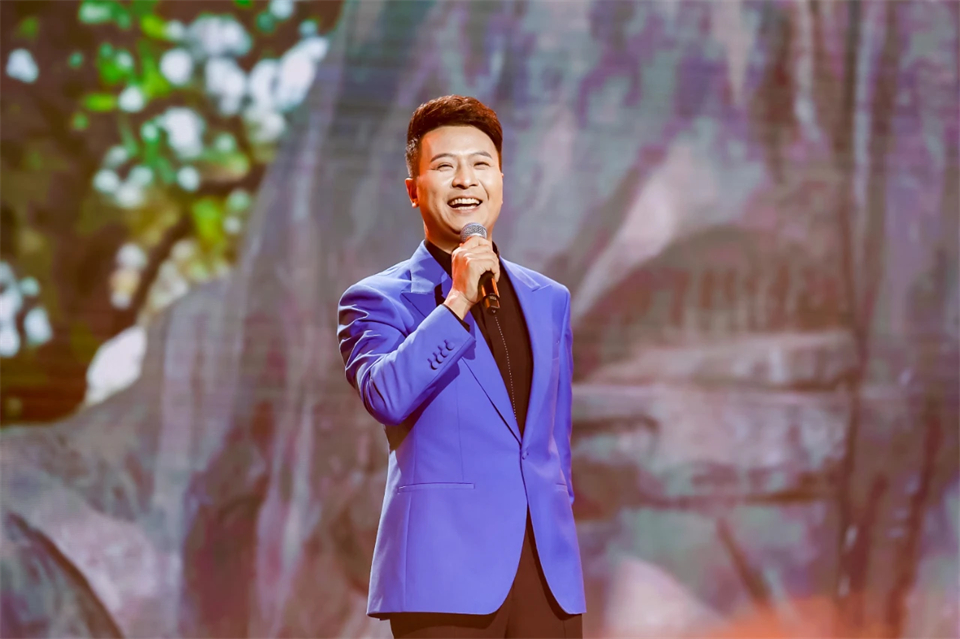 立异引领价值 理想成绩未来——庆祝鸿运国际智能建设25周年表扬大会暨文艺晚会盛大举行