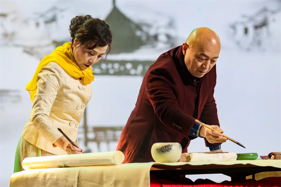 立异引领价值 理想成绩未来——庆祝鸿运国际智能建设25周年表扬大会暨文艺晚会盛大举行