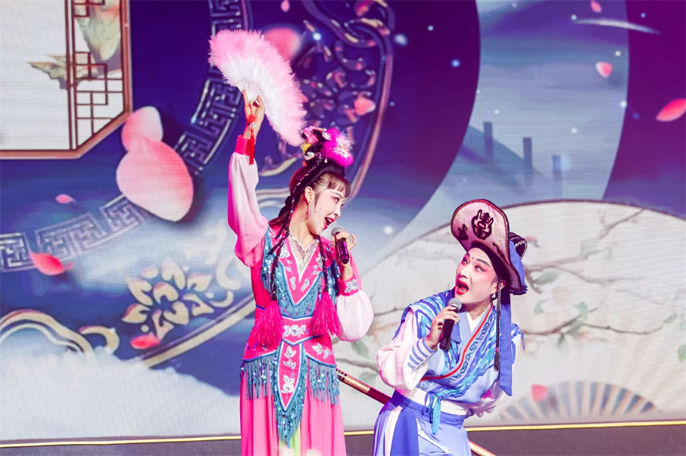 立异引领价值 理想成绩未来——庆祝鸿运国际智能建设25周年表扬大会暨文艺晚会盛大举行