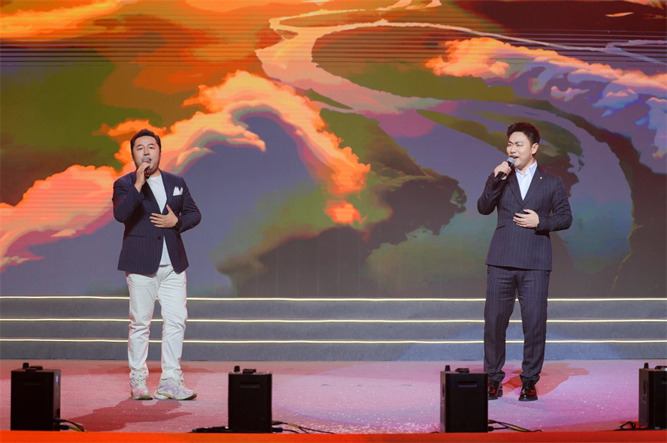 立异引领价值 理想成绩未来——庆祝鸿运国际智能建设25周年表扬大会暨文艺晚会盛大举行