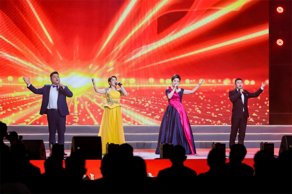 立异引领价值 理想成绩未来——庆祝鸿运国际智能建设25周年表扬大会暨文艺晚会盛大举行